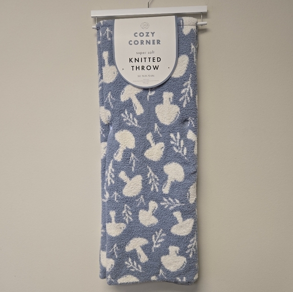 Cozy Corner Mushroom Super Soft Knitted Throw Blanket Blue White - Picture 1 of 5
